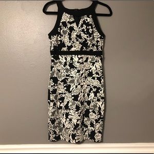 WHBM-black&white sleeveless dress- keyhole front❤️